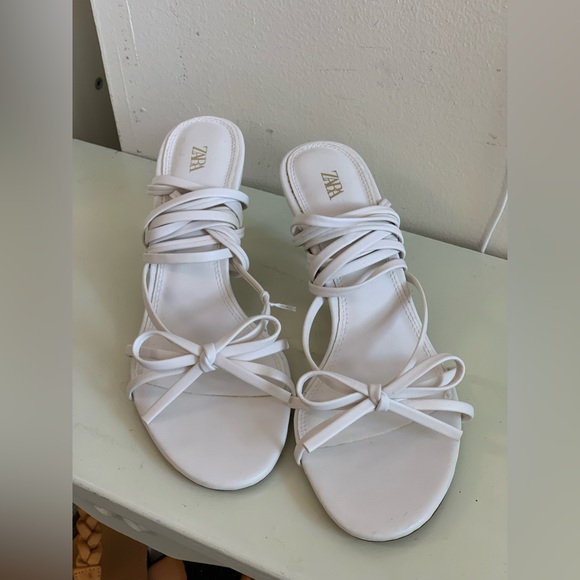 Zara Elegant White Bow Wrap Around Sandals    Size-8 - Picture 1 of 6